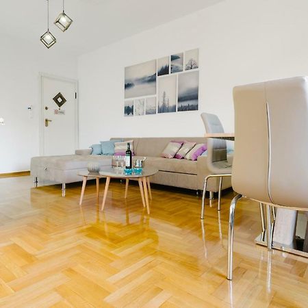 Bright 2 Bedrooms Apt. In The Heart Of Athens W Stunning Views To Acropolis Dış mekan fotoğraf